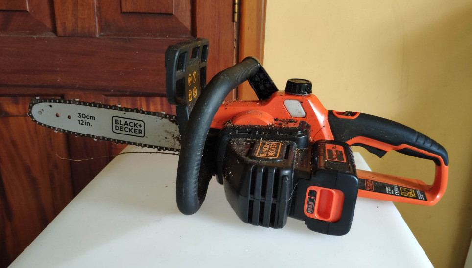 black and decker cordless chainsaw